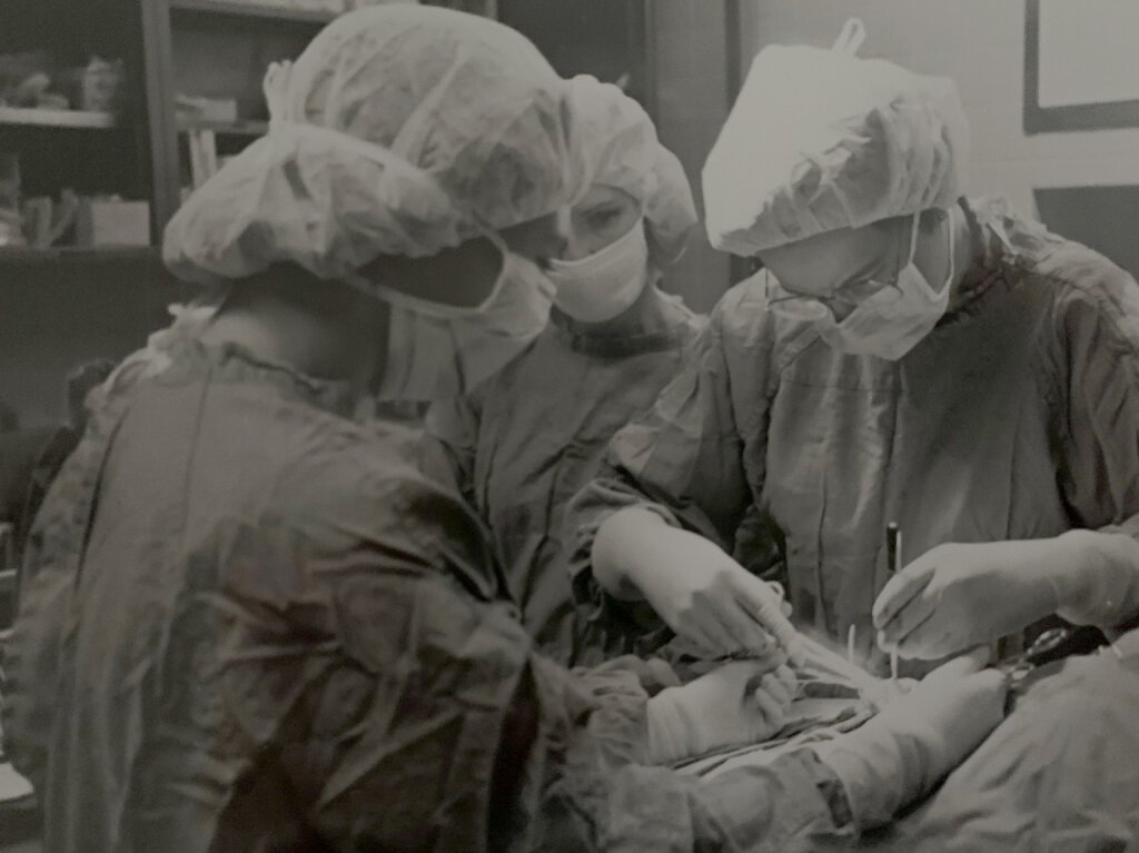 Washington DC doctors performing surgery